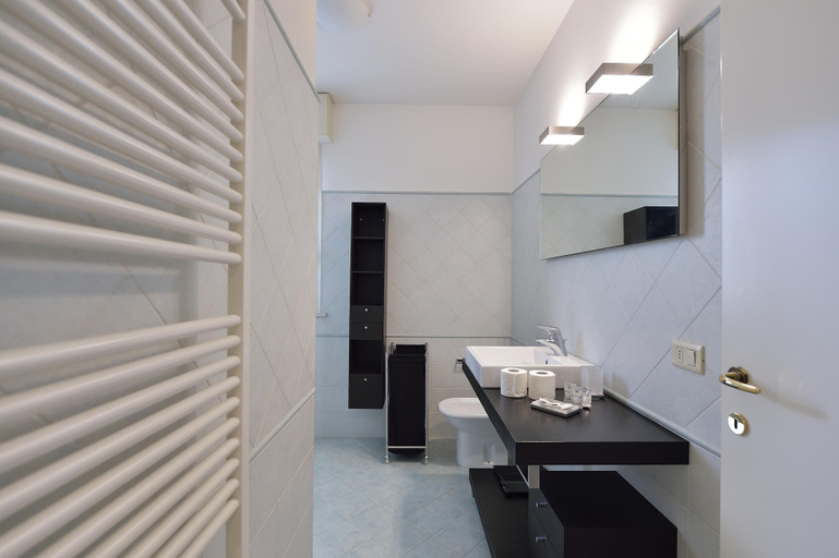 Bathroom 5, Esedra in Cattolica With 2 Bedrooms and 1 Bathrooms, Rimini