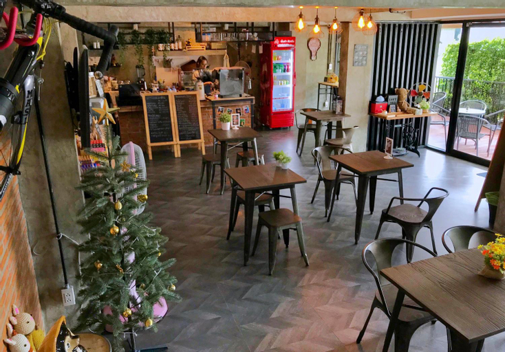 Food & Drinks 4, JB Place, Nakhon Chaisi