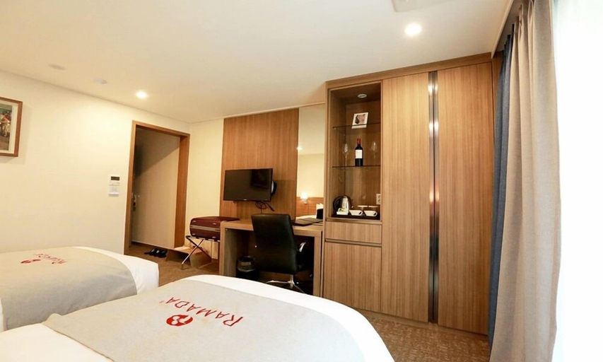 Bedroom 3, Ramada by Wyndham Gangwon Taebaek, Taebaek