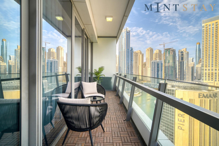 Room 4, Exclusive 2BR Apt With Superb Balcony Marina Views, Dubai