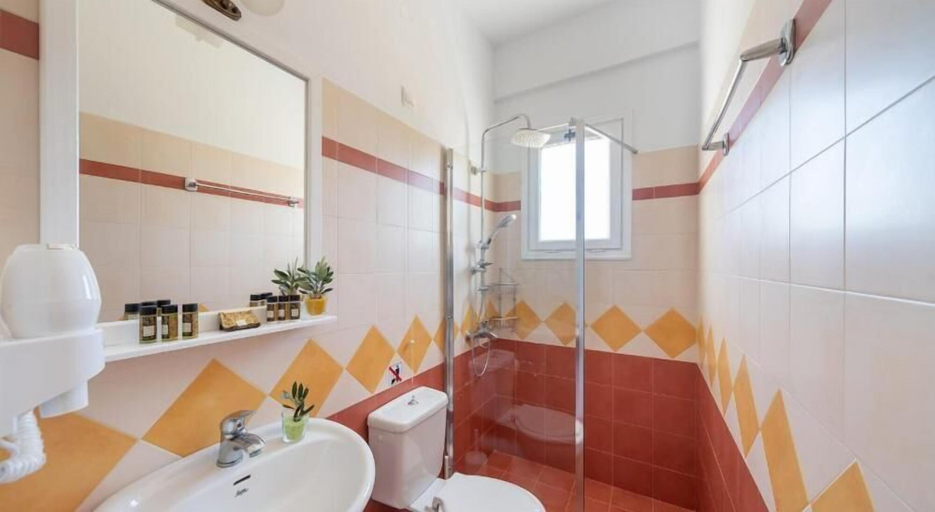 Bathroom, Mare, South Aegean