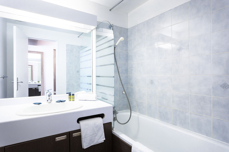 Bathroom 3, Hôtel Club MMV Le Panorama, Isère