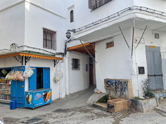 Exterior & Views