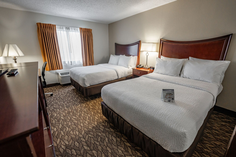 Bedroom 3, Christopher Inn and Suites, Ross