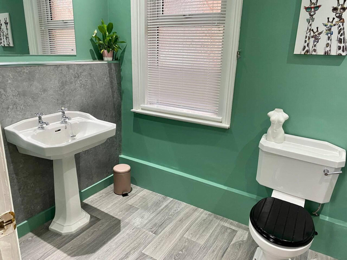 Bathroom 3, Beautiful 3-bed House in Preston, Lancashire