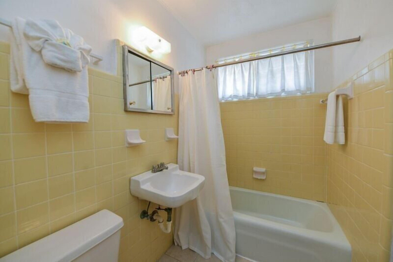 Bathroom 3, The Seashell. Private Home #54561 3 Bedrooms 2 Bathrooms Home, Manatee