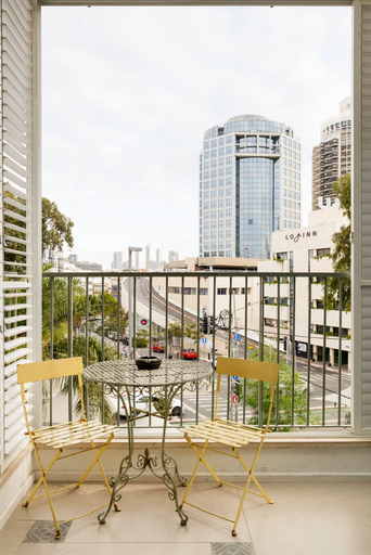 Others 4, Vintage 3BR with Balcony by FeelHome