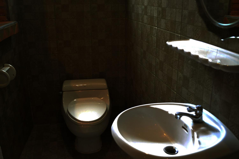 Bathroom 4, Brickhouse, Phra Nakhon Si Ayutthaya