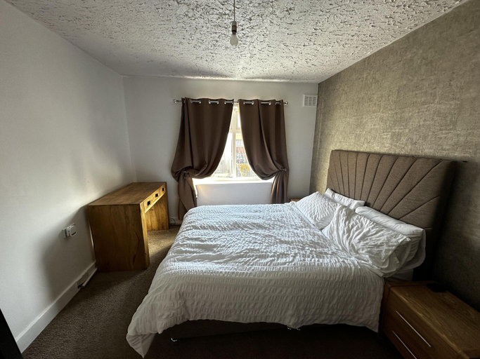 Others 3, 3 bed House in Blackpool With Cinema & hot tub, Blackpool