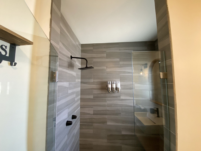 Bathroom 10