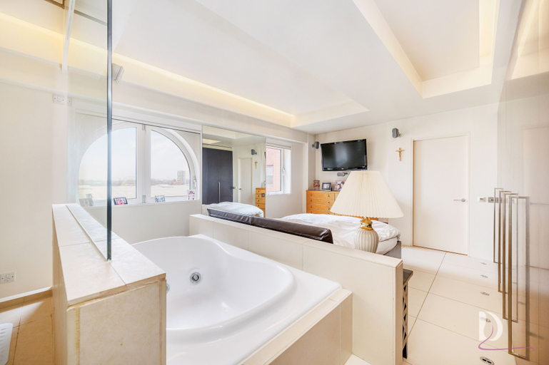 Bathroom, Beautiful 1 Bed on the River, London