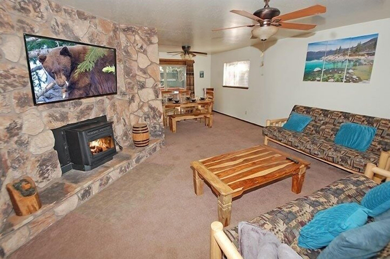 Interior, 1987 Cherokee St. 3 Bedroom Home by RedAwning, El Dorado