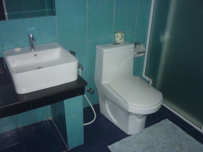 Bathroom 3, Laluna Ayurveda Resort, Beruwala