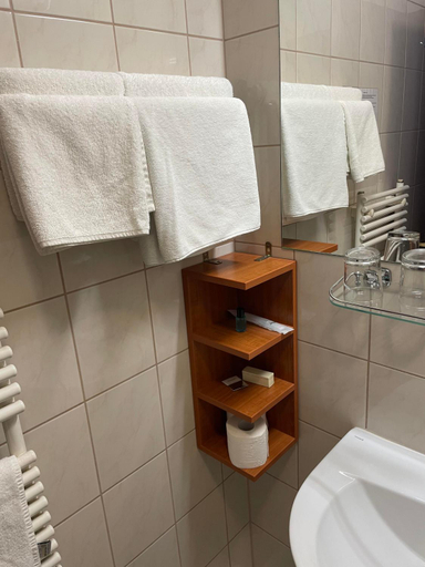 Bathroom 4, Hotel Hunor, Sátoraljaújhely
