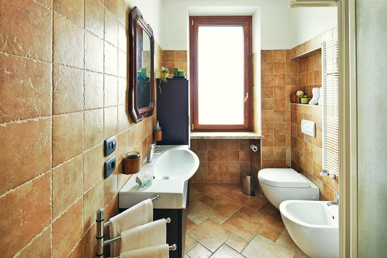 Bathroom, Giardino Ferrari, Verona