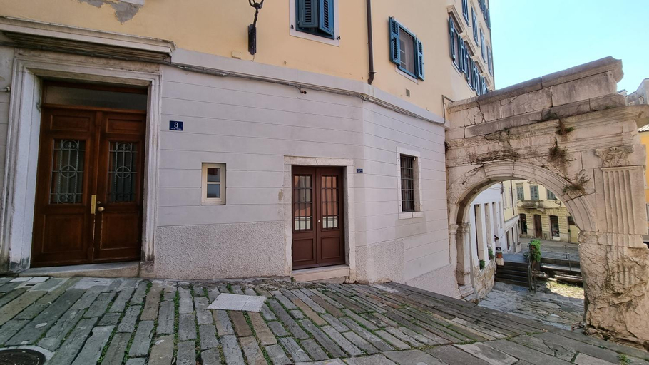 Al Trionfo 3, Trieste