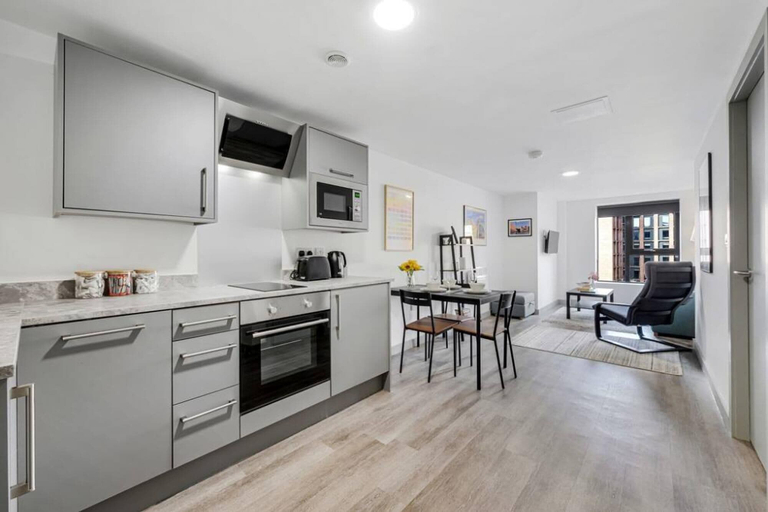 Others 4, Host Apartments The Roscoe Nest, Sefton