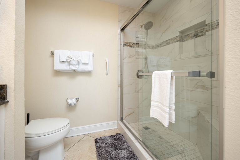 Bathroom 4, Crystal Tower 1102 2 Bedroom Condo, Baldwin