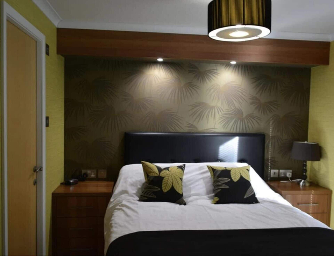 Bedroom, Immaculate 2-bed Lodge in Harrogate, North Yorkshire