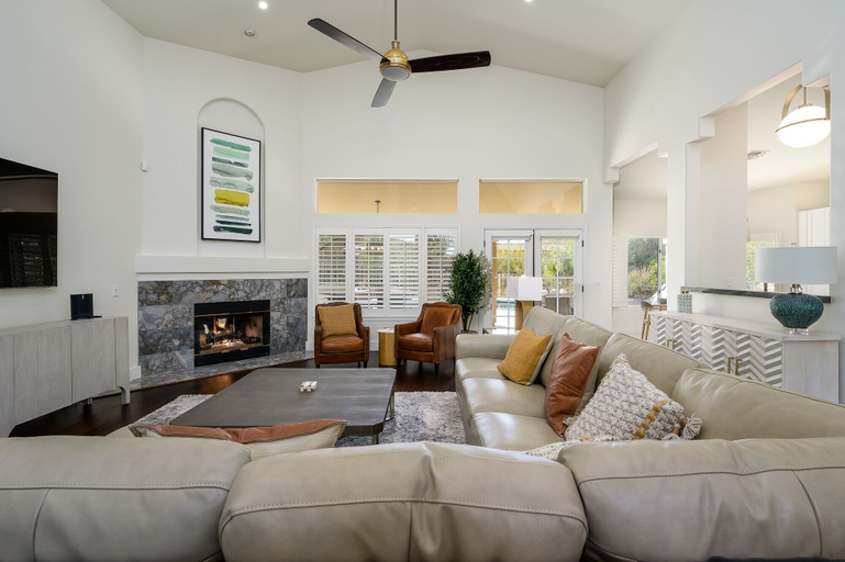 Living area 4, Casa Pinnacle 3 Bedroom Home by RedAwning, Maricopa
