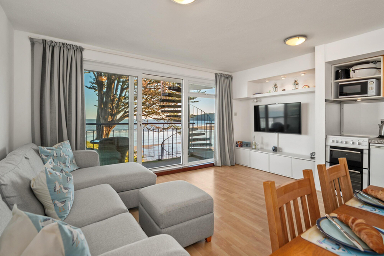 Room 4, Life s a Beach - Direct Beach Access Sea Views, Pembrokeshire