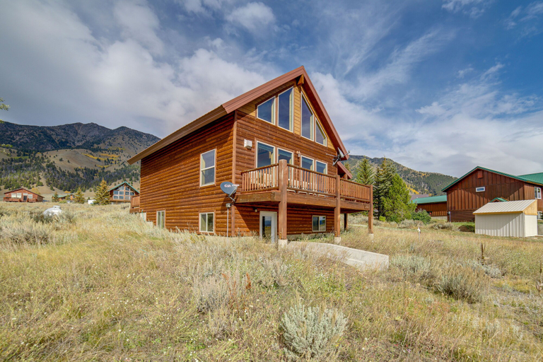Exterior & Views 2, Custom Log Cabin w/ Views - 20 Mi to Yellowstone!, Fremont