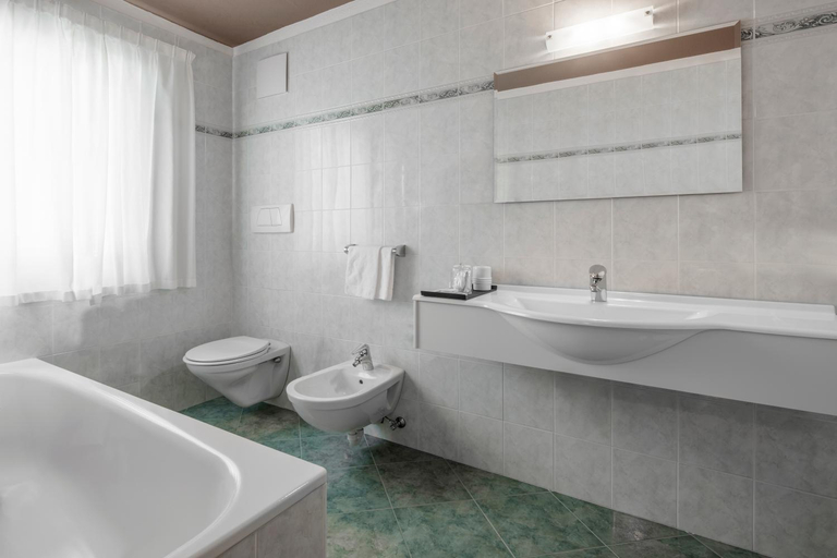 Bathroom 4, Hotel Conturines, Bolzano
