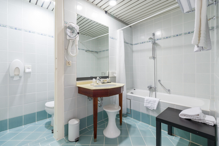 Bathroom 4, Thermae Palace Hotel, West-Vlaanderen