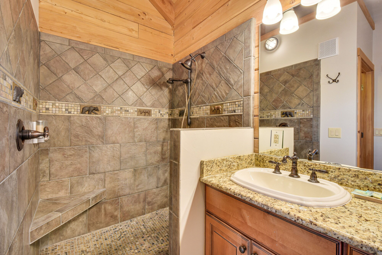 Bathroom 5, Wooded Cabin: Mtn Views, Hot Tub & 2 Decks!, Transylvania