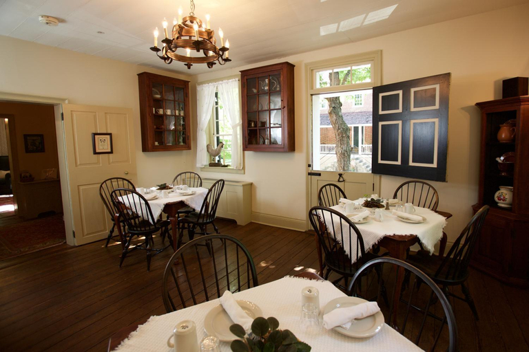 Food & Drinks, The Zevely Inn, Forsyth