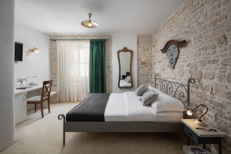 Bedroom 4, Hotel La Grisa, Bale