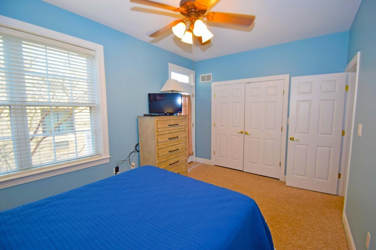 Room 4, Bella Mar C 4 Bedroom Townhouse by RedAwning, Worcester