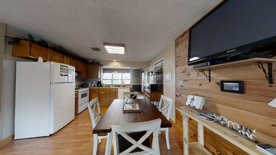 Others 4, Heaven's Door 2 Bedroom Cabin by RedAwning, Sevier