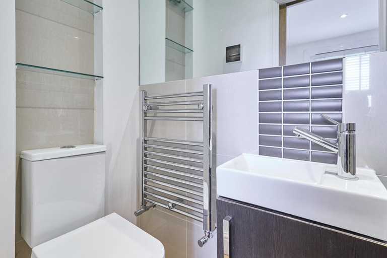 Bathroom, Host Stay Sail Away, Kent