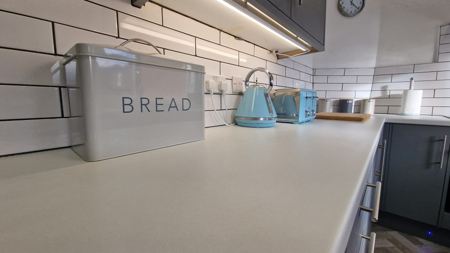 Private kitchen 3, 2-bed Home - Sleeps 4, Parking & Garden, Darlington