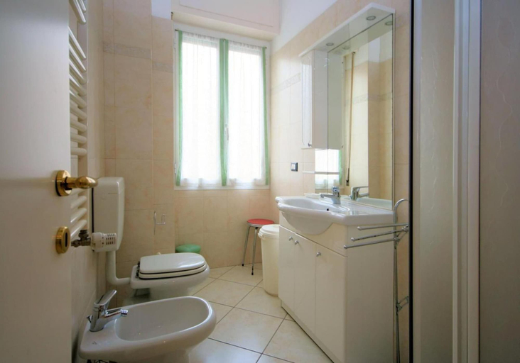 Bathroom, Europa 29 Trilocale Manhattan, Savona
