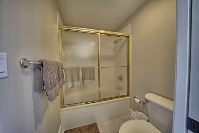 Others 2, Roomy Oceanfront Condo with Breathtaking View and Beachside Pool - Unit 1906 by RedAwning, Bay