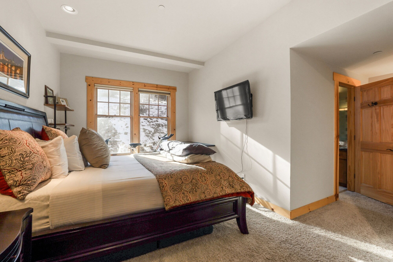 Room 2, Lavishness at Elevation â Timber Ridge 3 Bedroom 3 Condo by RedAwning, Alpine