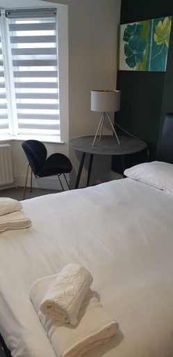 Bedroom, Stunning 6-bed House in London, London
