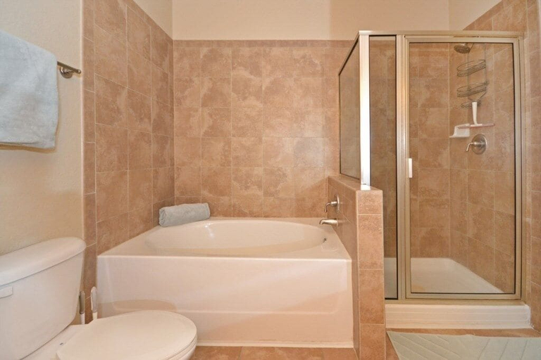 Bathroom 3, Radiant Condo 3 Bedroom Condo by RedAwning, Polk