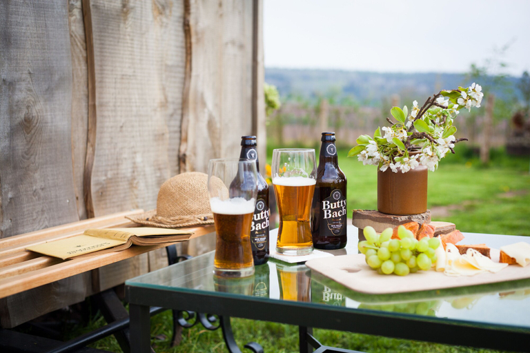 Food & Drinks 4, Luxury Shepherd's Hut Style Cabin With Views, Herefordshire