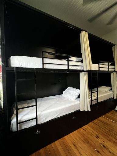 Bedroom 4, Howzit Hostels Hawaii, Hawaii