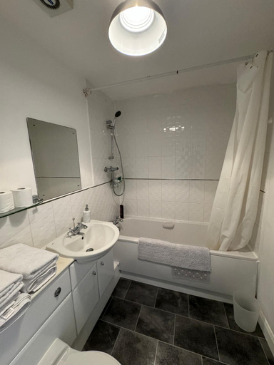 Bathroom 3, Home Sleeps5-netflix-parkg-near City Center/etihad, Manchester