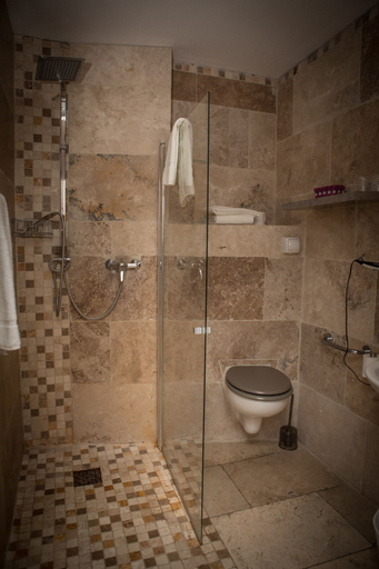 Bathroom 4, Hotel Le President, Gard