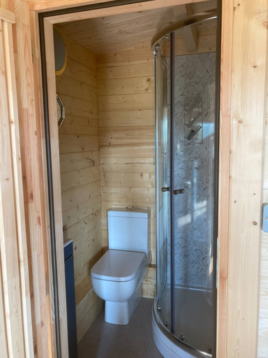 Bathroom 3, Captivating 1-bed Lodge in Chesterfield, Derbyshire