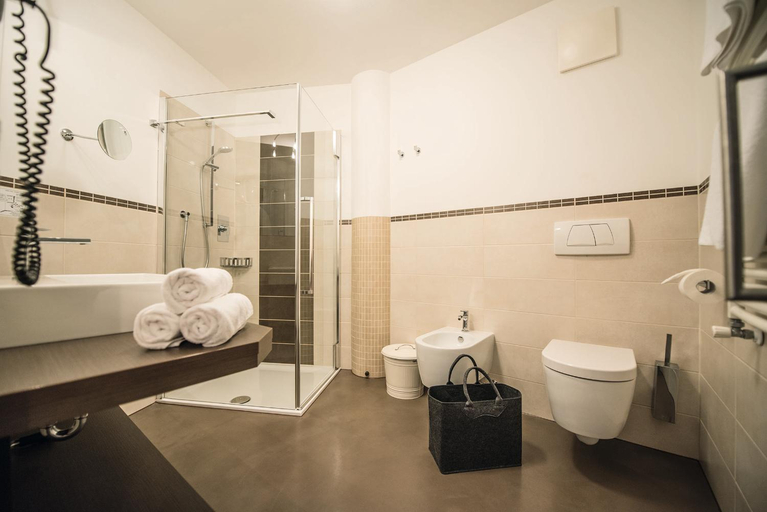 Bathroom 1, Apartment Sella, Bolzano