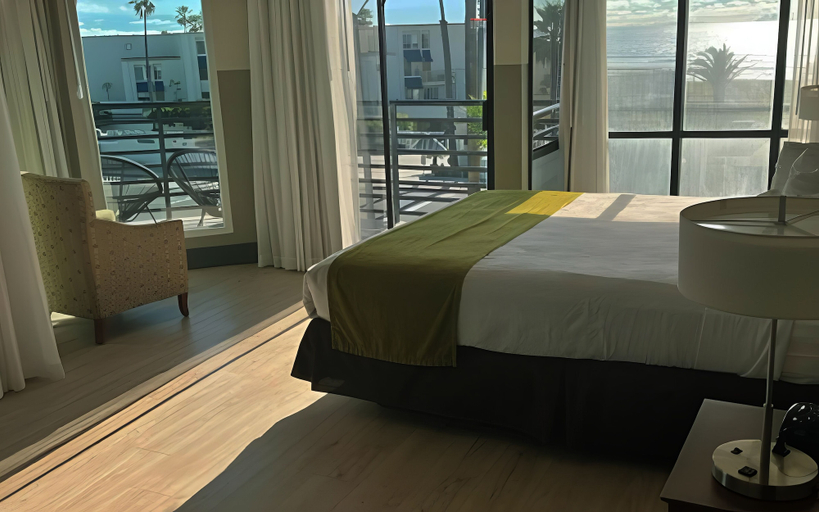 Bedroom 1, Huntington Beach Inn, Orange