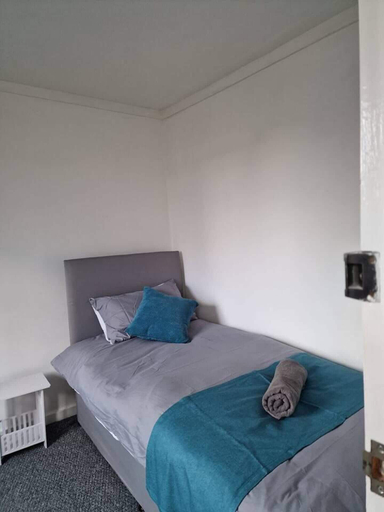 Bedroom 3, Immaculate 3bedroom House in Birmingham, Solihull