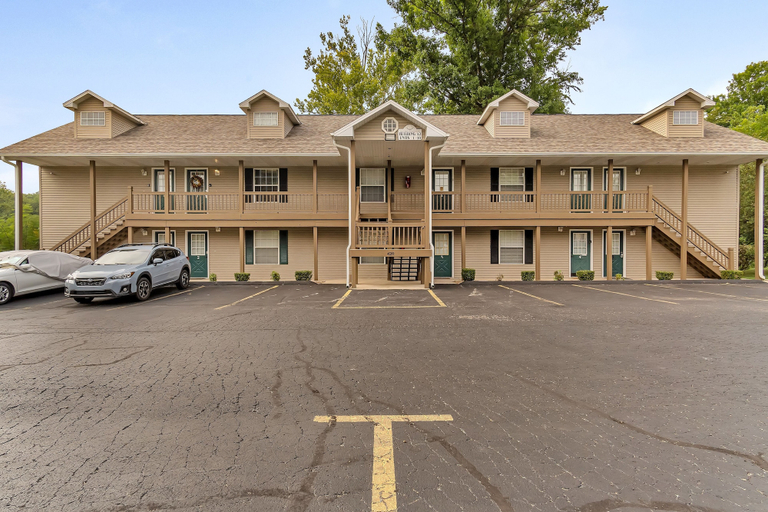 Exterior & Views, Tuscany On Taneycomo 2 Bedroom Condo by RedAwning, Taney