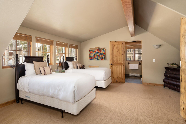 Room 3, 5 Hidden Trail 4 Bedroom Home by Moonlight Basin Lodging, Madison